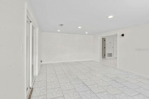House in Orlando, Florida 3 bedrooms, 142.7 sq.m. № 1883764 - photo 13