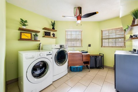 Casa en venta en Orlando, Florida, 4 dormitorios, 242.94 m2 № 1914518 - foto 26