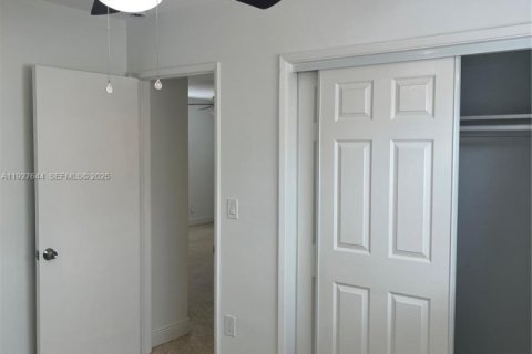 Снять в аренду таунхаус в Хайалиа, Флорида 2 спальни, 83.61м2, № 1987907 - фото 7