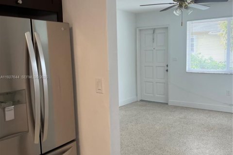 Снять в аренду таунхаус в Хайалиа, Флорида 2 спальни, 83.61м2, № 1987907 - фото 4