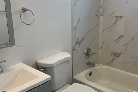 Снять в аренду таунхаус в Хайалиа, Флорида 2 спальни, 83.61м2, № 1987907 - фото 5