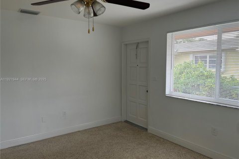 Снять в аренду таунхаус в Хайалиа, Флорида 2 спальни, 83.61м2, № 1987907 - фото 9