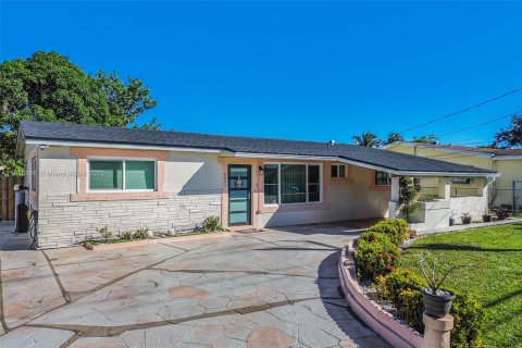 Casa en venta en North Lauderdale, Florida, 4 dormitorios, 120.77 m2 № 1973896 - foto 3