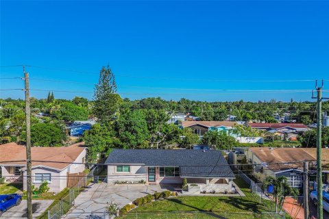 Casa en venta en North Lauderdale, Florida, 4 dormitorios, 120.77 m2 № 1973896 - foto 1