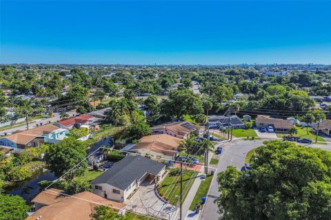 Casa en venta en North Lauderdale, Florida, 4 dormitorios, 120.77 m2 № 1973896 - foto 10