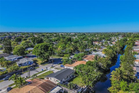 Casa en venta en North Lauderdale, Florida, 4 dormitorios, 120.77 m2 № 1973896 - foto 7