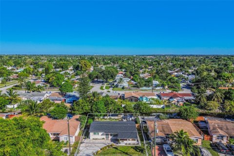 Casa en venta en North Lauderdale, Florida, 4 dormitorios, 120.77 m2 № 1973896 - foto 5