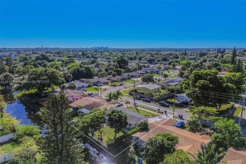 Casa en venta en North Lauderdale, Florida, 4 dormitorios, 120.77 m2 № 1973896 - foto 9