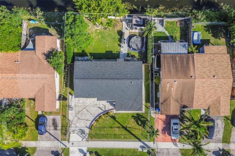 Casa en venta en North Lauderdale, Florida, 4 dormitorios, 120.77 m2 № 1973896 - foto 12