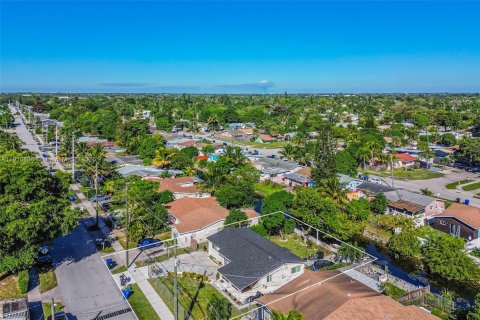 Casa en venta en North Lauderdale, Florida, 4 dormitorios, 120.77 m2 № 1973896 - foto 6