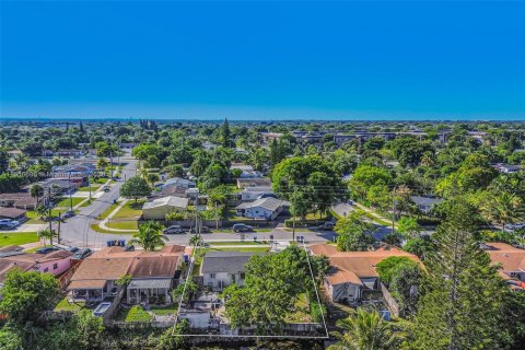 Casa en venta en North Lauderdale, Florida, 4 dormitorios, 120.77 m2 № 1973896 - foto 8