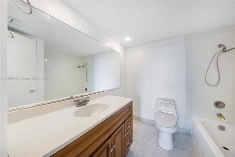 Condo in Miami, Florida, 3 bedrooms  № 1957193 - photo 13