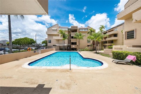Condo in Miami, Florida, 3 bedrooms  № 1957193 - photo 20