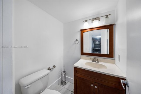 Condo in Miami, Florida, 3 bedrooms  № 1957193 - photo 4