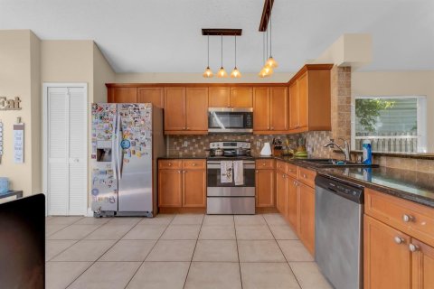House in Orlando, Florida 4 bedrooms, 173.36 sq.m. № 2150457 - photo 7