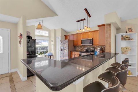 House in Orlando, Florida 4 bedrooms, 173.36 sq.m. № 2150457 - photo 8
