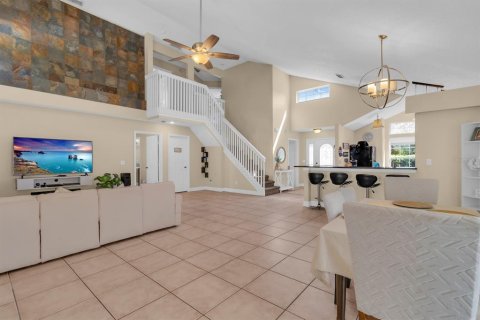 House in Orlando, Florida 4 bedrooms, 173.36 sq.m. № 2150457 - photo 4