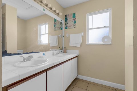 House in Orlando, Florida 4 bedrooms, 173.36 sq.m. № 2150457 - photo 21