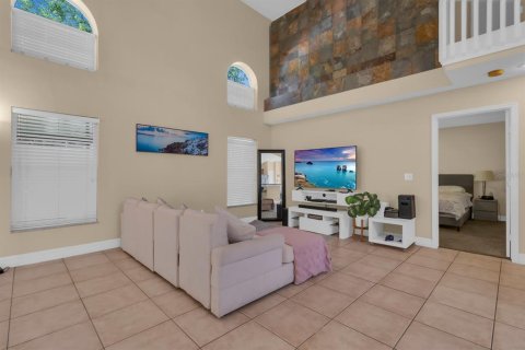 House in Orlando, Florida 4 bedrooms, 173.36 sq.m. № 2150457 - photo 5