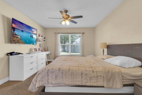 House in Orlando, Florida 4 bedrooms, 173.36 sq.m. № 2150457 - photo 12