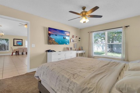 House in Orlando, Florida 4 bedrooms, 173.36 sq.m. № 2150457 - photo 11