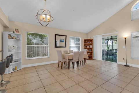 House in Orlando, Florida 4 bedrooms, 173.36 sq.m. № 2150457 - photo 25
