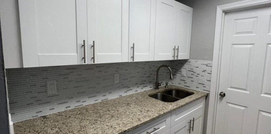House in Boynton Beach, Florida 3 bedrooms, 69.12 sq.m. № 2146139