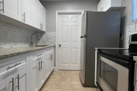 House in Boynton Beach, Florida 3 bedrooms, 69.12 sq.m. № 2146139 - photo 4