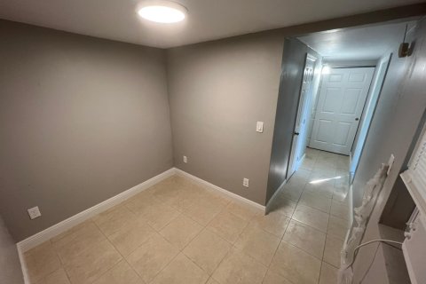 House in Boynton Beach, Florida 3 bedrooms, 69.12 sq.m. № 2146139 - photo 9
