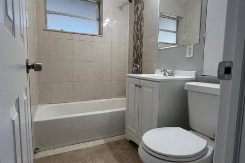 House in Boynton Beach, Florida 3 bedrooms, 69.12 sq.m. № 2146139 - photo 14
