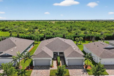 Villa ou maison à vendre à Port St. Lucie, Floride: 2 chambres, 146.69 m2 № 1995127 - photo 3