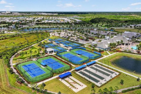 Villa ou maison à vendre à Port St. Lucie, Floride: 2 chambres, 146.69 m2 № 1995127 - photo 2