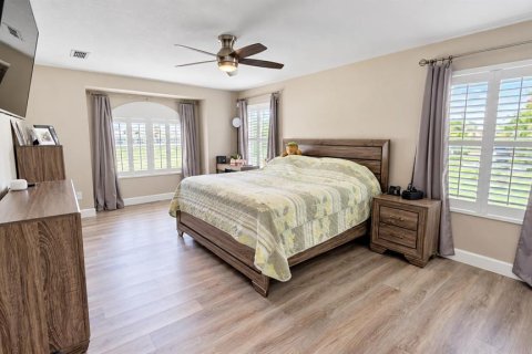House in Orlando, Florida 4 bedrooms, 253.53 sq.m. № 2393476 - photo 27