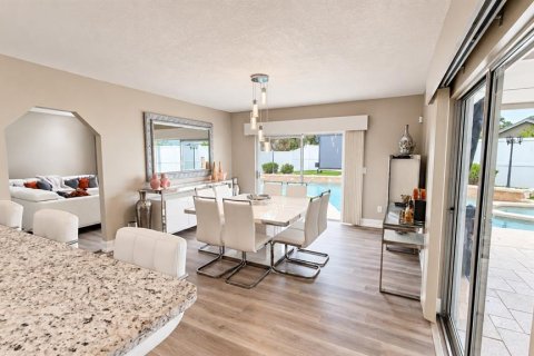House in Orlando, Florida 4 bedrooms, 253.53 sq.m. № 2393476 - photo 21