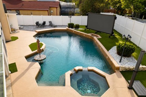 House in Orlando, Florida 4 bedrooms, 253.53 sq.m. № 2393476 - photo 8