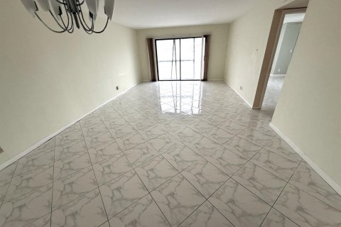 Снять в аренду кондоминиум в Делрей-Бич, Флорида 3 комнаты, 114.27м2, № 2190905 - фото 3