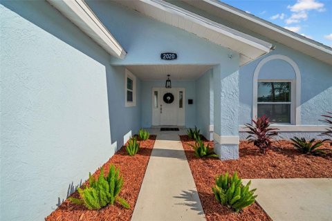 Casa en venta en Saint Petersburg, Florida, 3 dormitorios, 157.47 m2 № 1838903 - foto 2