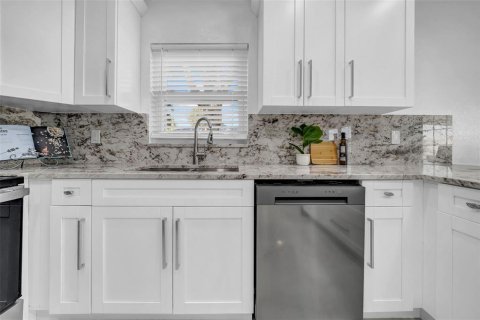 Casa en venta en Saint Petersburg, Florida, 3 dormitorios, 157.47 m2 № 1838903 - foto 9