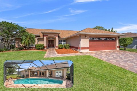 House in New Port Richey, Florida 3 bedrooms, 259.01 sq.m. № 1653552 - photo 1