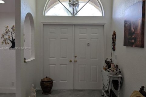 House in Lake Worth, Florida 3 bedrooms, 207.36 sq.m. № 2030642 - photo 10