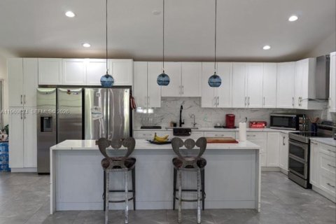 House in Lake Worth, Florida 3 bedrooms, 207.36 sq.m. № 2030642 - photo 14