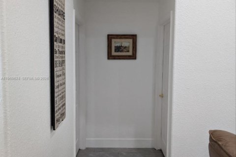 House in Lake Worth, Florida 3 bedrooms, 207.36 sq.m. № 2030642 - photo 11