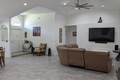 House in Lake Worth, Florida 3 bedrooms, 207.36 sq.m. № 2030642 - photo 15