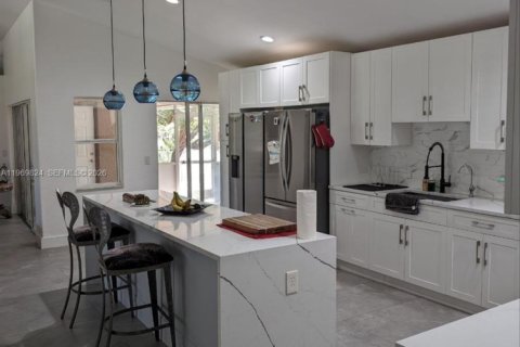 House in Lake Worth, Florida 3 bedrooms, 207.36 sq.m. № 2030642 - photo 20