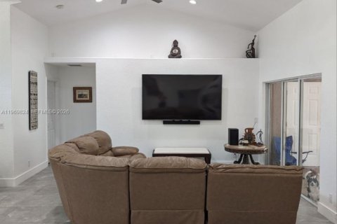 House in Lake Worth, Florida 3 bedrooms, 207.36 sq.m. № 2030642 - photo 17