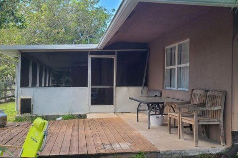 House in Lake Worth, Florida 3 bedrooms, 207.36 sq.m. № 2030642 - photo 9