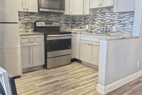 Apartamento en alquiler en Fort Lauderdale, Florida, 2 dormitorios № 1888008 - foto 4