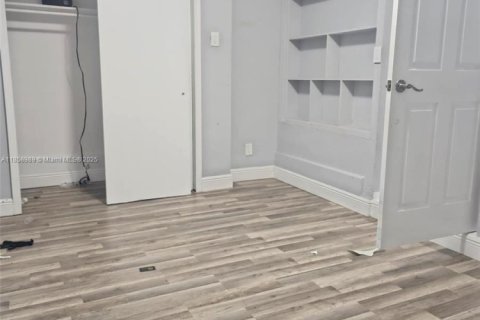 Apartamento en alquiler en Fort Lauderdale, Florida, 2 dormitorios № 1888008 - foto 2