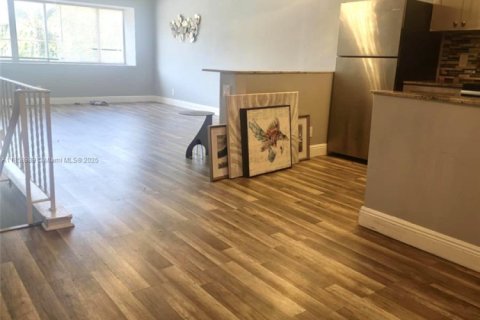 Apartamento en alquiler en Fort Lauderdale, Florida, 2 dormitorios № 1888008 - foto 3