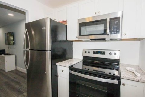 Condominio en alquiler en Royal Palm Beach, Florida, 1 dormitorio, 60.2 m2 № 2077461 - foto 2